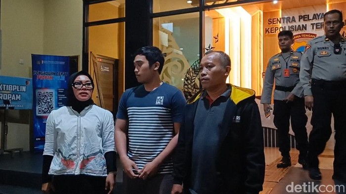 Keluarga Sutrimo didampingi kuasa hukum membuat laporan ke Polresta Banyumas, Sabtu (8/8/2026) malam.