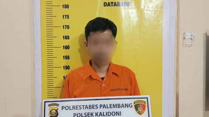 Tampang pengemudi ojol yang nekat mencuri motor karyawan ekspedisi di Palembang