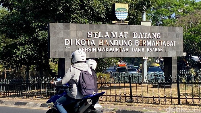 Tugu perbatasan Kabupaten-Kota Bandung tidak terawat