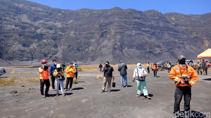 Wagub Emil pantau kebakaran Gunung Bromo
