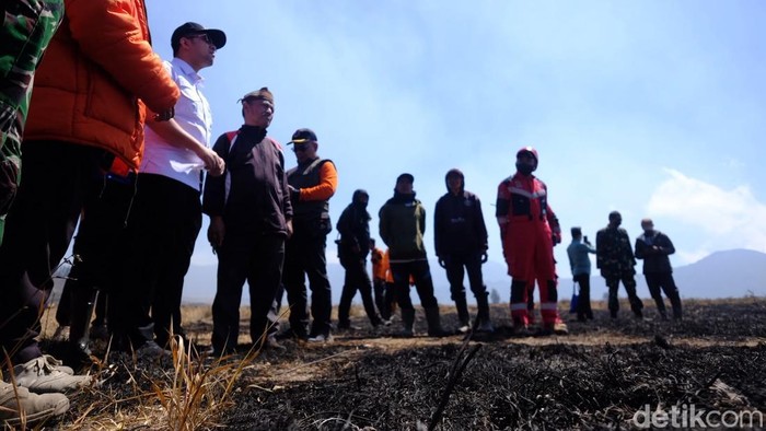 Wagub Emil pantau kebakaran Gunung Bromo