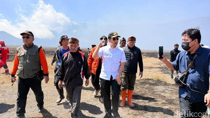 Wagub Emil pantau kebakaran Gunung Bromo