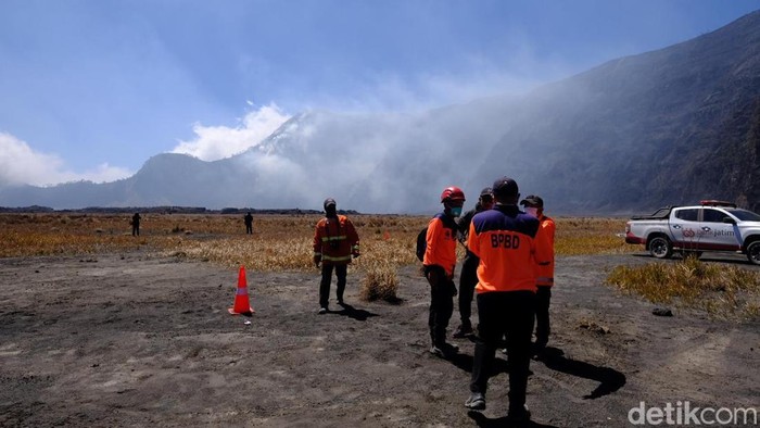 Wagub Emil pantau kebakaran Gunung Bromo