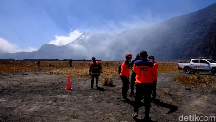 Wagub Jatim Emil Dardak pantau kebakaran Bromo