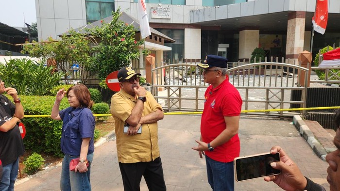 Wakil Gubernur (Wagub) DKI Jakarta Rano Karno meninjau langsung kondisi Gedung Dinas Teknis Badan Pendapatan Daerah (Bapenda) DKI Jakarta di Jalan Abdul Muis, Jakarta Pusat