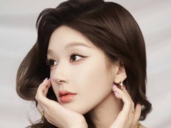 Cantiknya Zhao Lusi Jadi Brand Ambassador Perhiasan, Gaun Cut-Out Bikin Salfok