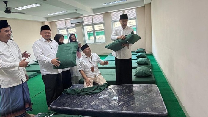 Persiapan Muktamar ke-35 Nahdlatul Ulama (NU) terus dikebut. Memasuki 17 hari sebelum pelaksanaan, Sekretaris Jenderal Pengurus Besar Nahdlatul Ulama (PBNU) sekaligus Ketua Panitia Muktamar ke-35 NU Saifullah Yusuf atau Gus Ipul, turun langsung memastikan kesiapan tempat tinggal para muktamirin.