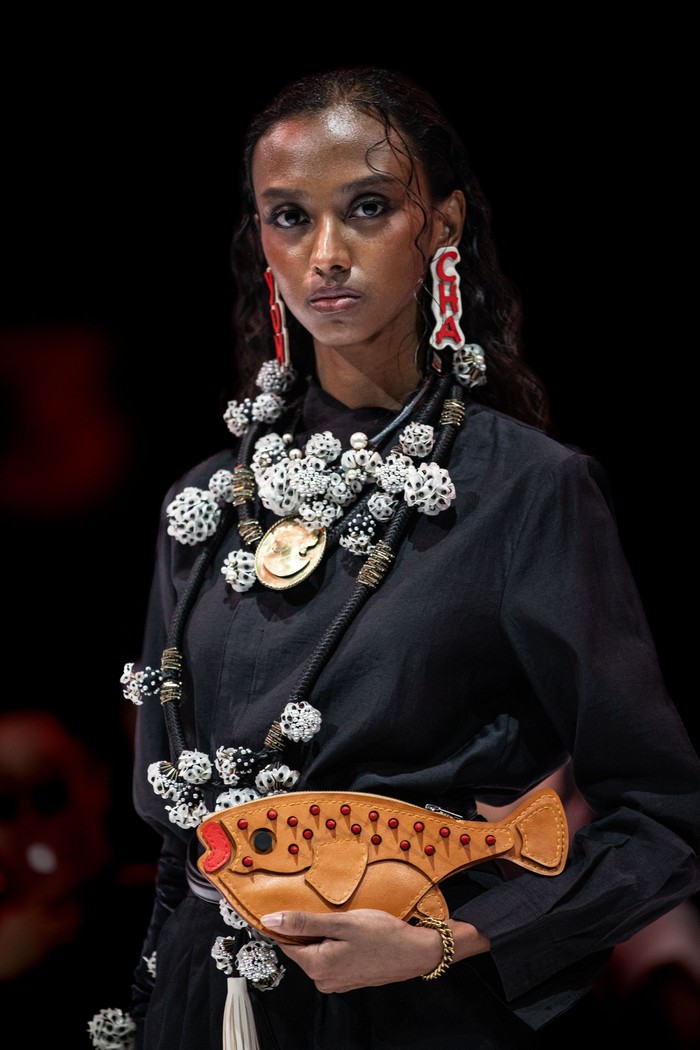 Aksesori dari Sisik Ikan Karya The Theme di JF3 Fashion Festival 2026