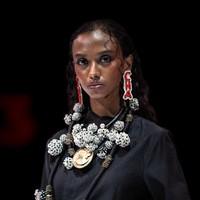 Kamu Nggak Bakal Nyangka Kalung Stylish Ini Terbuat dari Sisik Ikan