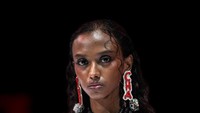 Kamu Nggak Bakal Nyangka Kalung Stylish Ini Terbuat dari Sisik Ikan