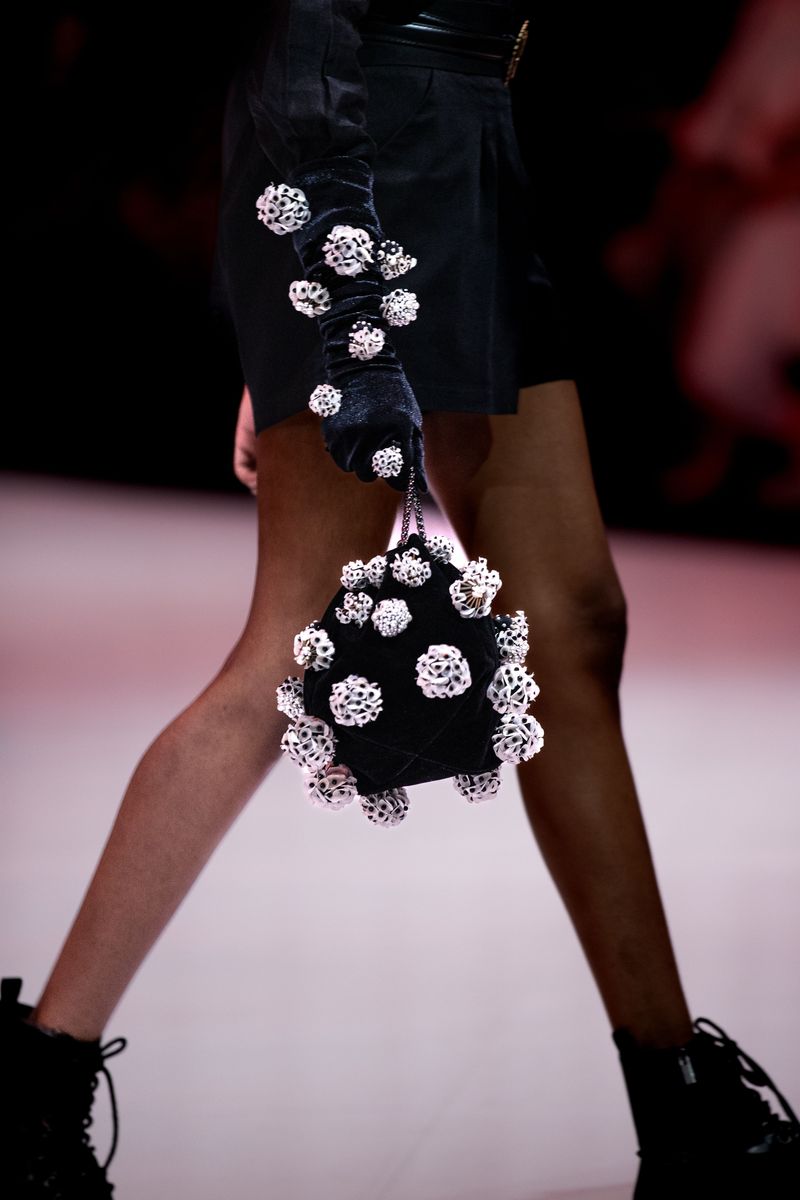 Aksesori dari Sisik Ikan Karya The Theme di JF3 Fashion Festival 2026