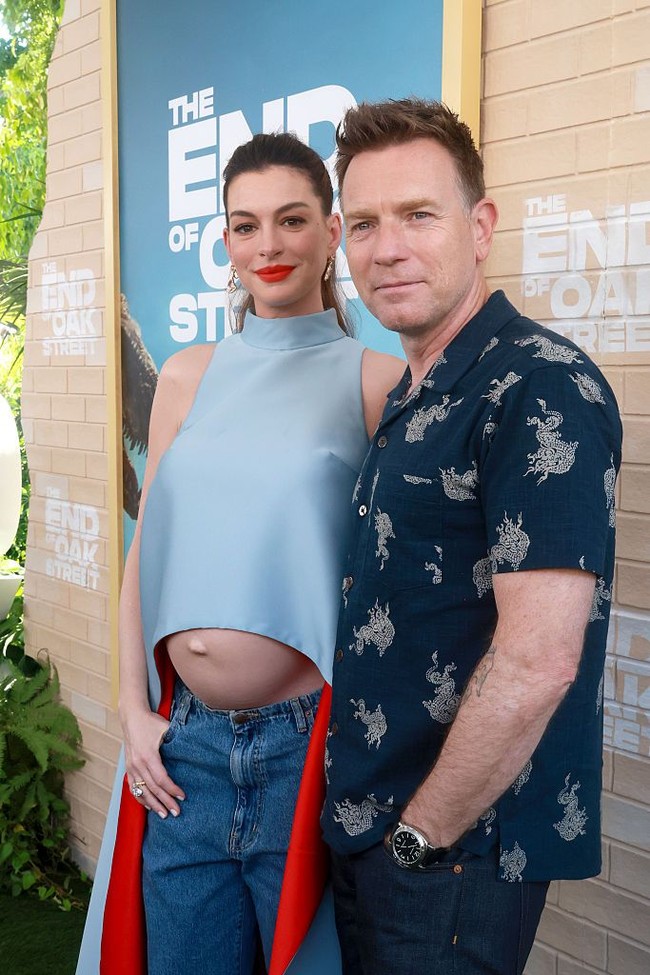 Kehamilan ini menjadi anak ketiga Hathaway bersama sang suami, Adam Shulman. Keduanya menikah pada 2012 dan telah memiliki dua putra, Jonathan dan Jack. Hathaway mengumumkan kehamilan ketiganya pada Juni lalu. (Foto: Kayla Oaddams/Getty Images for Warner Brothers Pictures)
