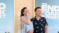 Anne Hathaway Tanggapi Rumor Pakai Perut Hamil Palsu di Karpet Merah