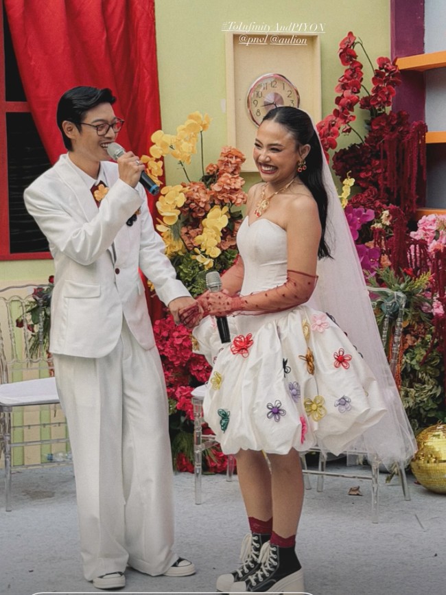 Gaya Unik YouTuber Aulion-Pila saat Menikah, Tampil Playful & Penuh Warna
