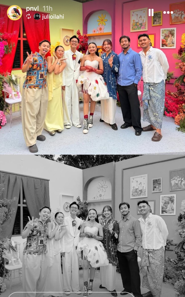 Tak hanya busana pengantin yang tampak unik, dekorasi pernikahan Pila dan Aulion juga tak kalah curi atensi. Dekorasinya dibuat seperti suasana di dalam rumah dengan warna colorful dan foto-foto prewedding Pila dan Aulion. Foto: Instagram/@pnvl