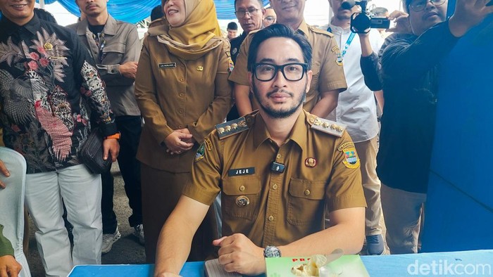 Bupati Bandung Barat, Jeje Ritchie Ismail saat cek kesehatan di RSUD Cikalongwetan.