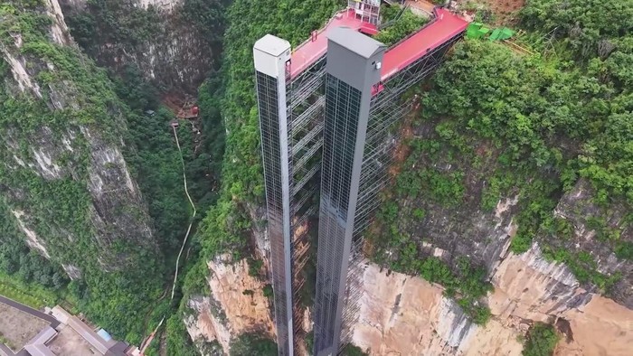 Lift Tebing Setinggi 288 Meter Jadi Akses Sekolah di Yunnan