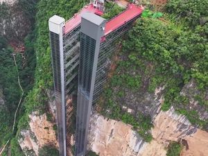 Video Bus Sekolah Langit China, Solusi Anak Sekolah di Puncak Gunung