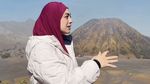 Celine Evangelista Perlihatkan Panorama Bromo yang Gak Terimbas Kebakaran