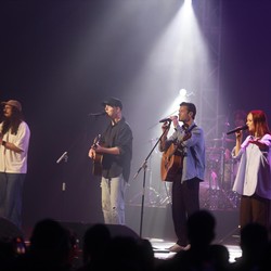 Konser Commons Worship Beri Ketenangan Hati di Jakarta