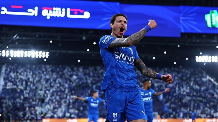 RIYADH, SAUDI ARABIA - AUGUST 29: Darwin Nunez of Team Al-Hilal FC celebrates scoring their first goal during the Saudi Pro League match between Al Hilal and Al Riyadh at Kingdom Arena on August 29, 2025 in Riyadh, Saudi Arabia. (Photo by Abdullah Ahmed/Getty Images)
