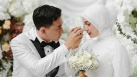 Pernikahan ini sesuai dengan apa yang diinginkan Dea. Pernikahan digelar dalam suasana sejuk sore hari dan hanya mengundang keluarga hingga kerabat terdekat. Foto: Instagram @deaaannisa / @thepotomoto