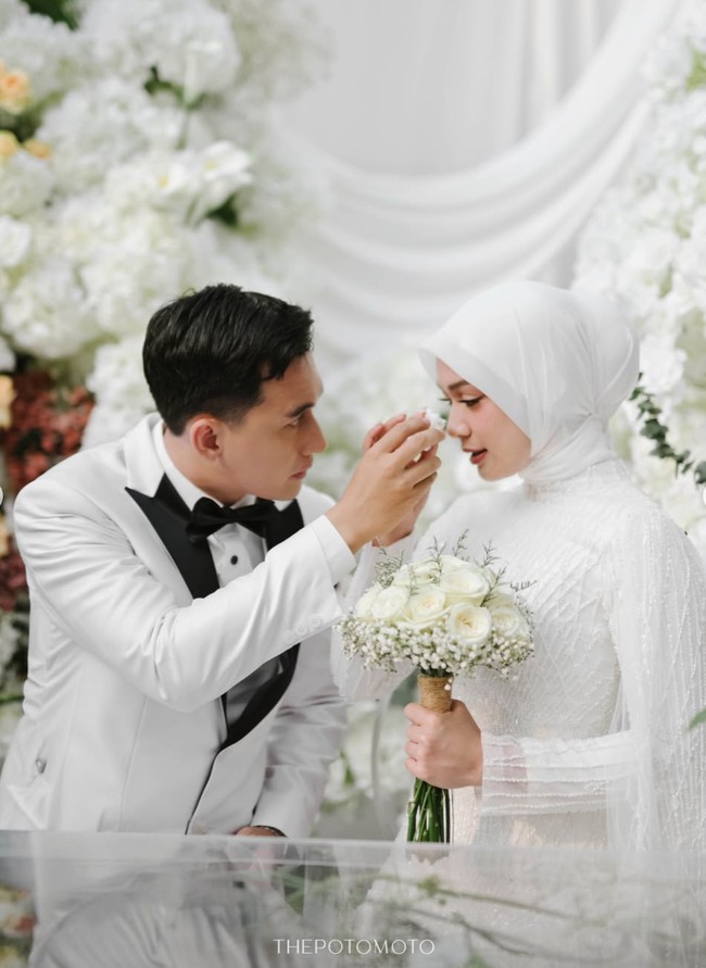 Dea dan Mazaki memutuskan untuk menikah setelah berpacaran kurang lebih 3 tahun. Akad nikah berlangsung secara intim di On Green Venue, Raffles Hills, Cibubur. Foto: Instagram/@deaaannisa