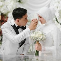 Dea dan Mazaki memutuskan untuk menikah setelah berpacaran kurang lebih 3 tahun. Akad nikah berlangsung secara intim di On Green Venue, Raffles Hills, Cibubur. Foto: Instagram/@deaaannisa