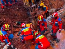 Kronologi 2 Pekerja Proyek Tertimpa Beton Turap Drainase di Jaktim