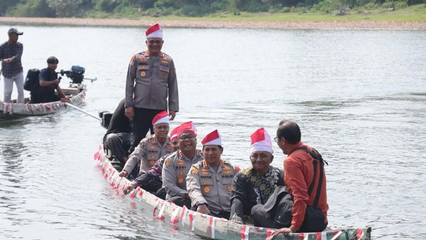 Ekspedisi Merah Putih Presisi 2026 di Kampar Tim Ekspedisi Merah Putih Polda Riau menjangkau warga di pesisir Sungai Subayang, Tanjung Belit Selatan, Kabupaten Kampar, Senin (10/8/2026).