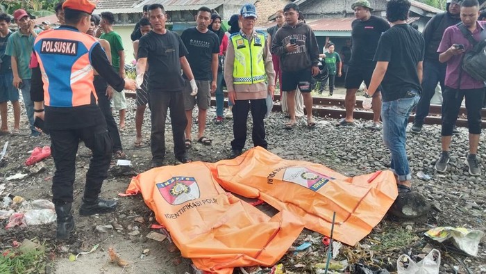 Foto: Suasana saat kecelakaan di perlintasan rel kereta api (dok. Polres Sergai)