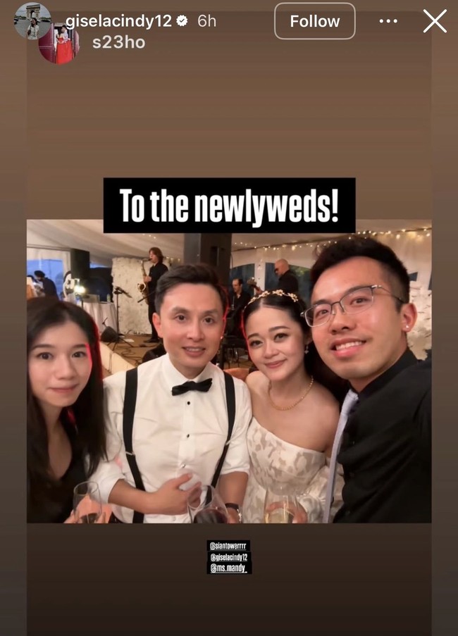 Riasan wajah Gisela Cindy juga tampak soft dengan blush on pink lembut serta lipstik nude pink. Gisela dan Sian turut berpose bersama tamu undangan yang hadir. Foto: Instagram/@giselacindy12