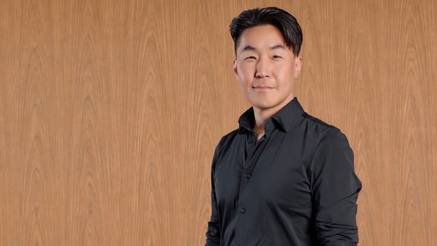 Hubert Lee Hubert Lee, Executive Vice President sekaligus Head of Design Team, Mobile eXperience (MX) Business Samsung Electronics
