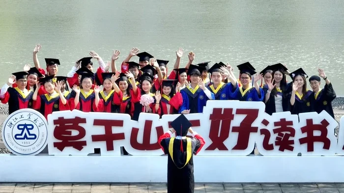 Ilustrasi Wisudawan China
