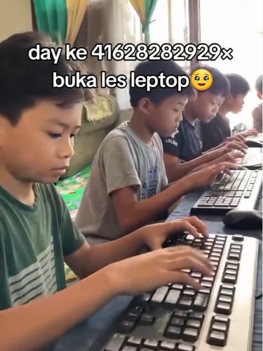 Inspirasi ide peluang usaha Gen Z, buka jasa les laptop anak bermodal ruang tamu. Usaha rumahan unik ini sukses menarik minat warga hingga viral di TikTok. Inspirasi ide peluang usaha Gen Z, buka jasa les laptop anak bermodal ruang tamu. Usaha rumahan unik ini sukses menarik minat warga hingga viral di TikTok.