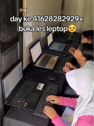 Inspirasi ide peluang usaha Gen Z, buka jasa les laptop anak bermodal ruang tamu. Usaha rumahan unik ini sukses menarik minat warga hingga viral di TikTok. Inspirasi ide peluang usaha Gen Z, buka jasa les laptop anak bermodal ruang tamu. Usaha rumahan unik ini sukses menarik minat warga hingga viral di TikTok.
