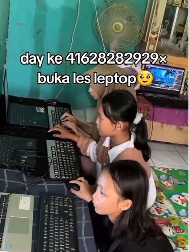 Inspirasi ide peluang usaha Gen Z, buka jasa les laptop anak bermodal ruang tamu. Usaha rumahan unik ini sukses menarik minat warga hingga viral di TikTok. Inspirasi ide peluang usaha Gen Z, buka jasa les laptop anak bermodal ruang tamu. Usaha rumahan unik ini sukses menarik minat warga hingga viral di TikTok.