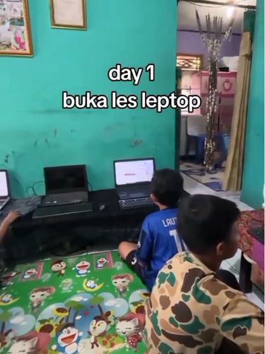 Inspirasi ide peluang usaha Gen Z, buka jasa les laptop anak bermodal ruang tamu. Usaha rumahan unik ini sukses menarik minat warga hingga viral di TikTok. Inspirasi ide peluang usaha Gen Z, buka jasa les laptop anak bermodal ruang tamu. Usaha rumahan unik ini sukses menarik minat warga hingga viral di TikTok.
