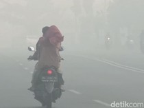 Kabut Asap Pekat Selimuti Banjarbaru Kalsel, Jarak Pandang Cuma 10 Meter