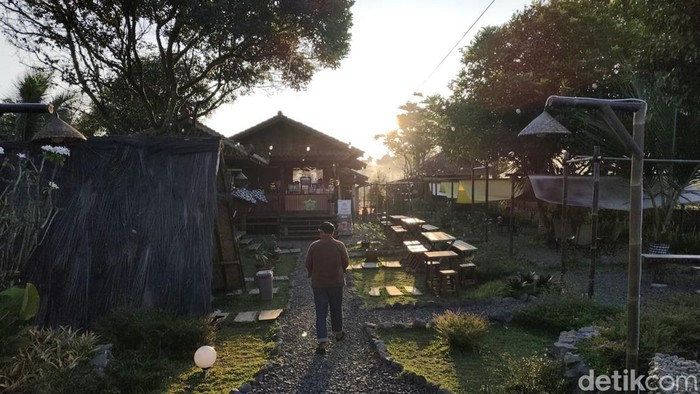 Kafe yang mengusung pengelolaan sampah secara mandiri di Kota Sukabumi
