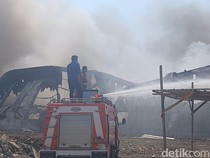 Sudah 3 Hari, Kebakaran Gudang Limbah di Brebes Belum Padam