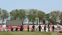 Selain Tari Kolosal Bantengan Jawa Timur, openning ceremony juga menampilkan drum band dari SMA Hang Tuah 1 Kota Surabaya.