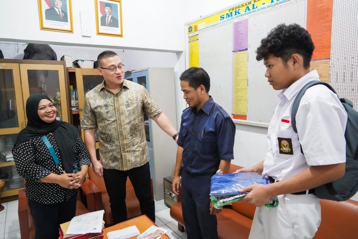 Kenneth DPRD DKI Bantu Siswa SMK Al-Irsyad Agar Kembali Belajar Tanpa Beban Biaya