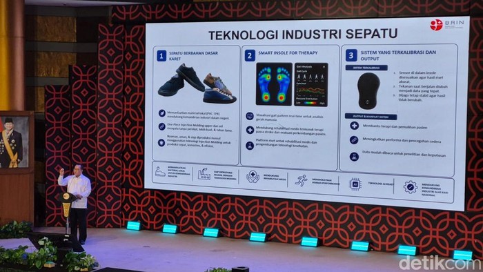 Kepala BRIN, Arif Satria beri jawaban terkait roasting netizen soal inovasi sepatu BRIN.