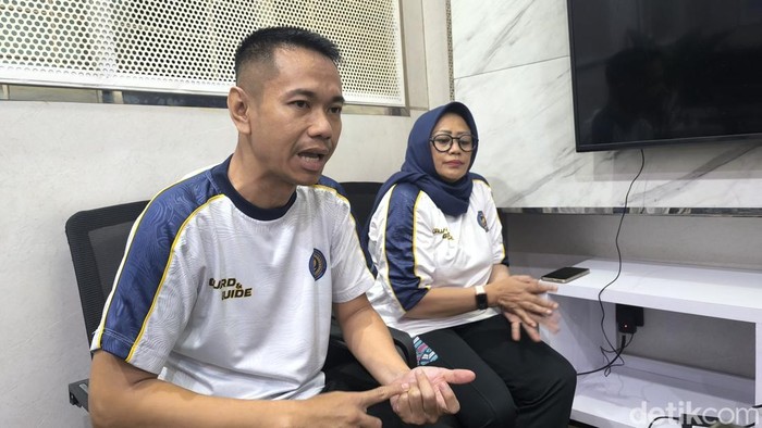 Kepala Rutan Kelas I Samarinda Rachmad Tri Raharjo dan Dokter Penanggung Jawab Klinik Rutan Kelas I Samarinda, dr Rita Rosadi. (Muhammad Budi Kurniawan/detikKalimantan)