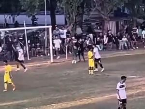 Heboh Kiper Dijotos hingga Tersungkur Saat Laga di Bantul