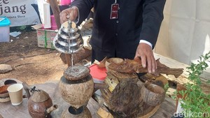 Hanya Orang-orang Beruntung Bisa Minum Kopi Lisung