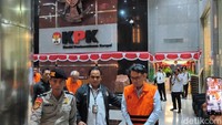 KPK Tahan 4 Tersangka Kasus Iklan Bank di Jabar
