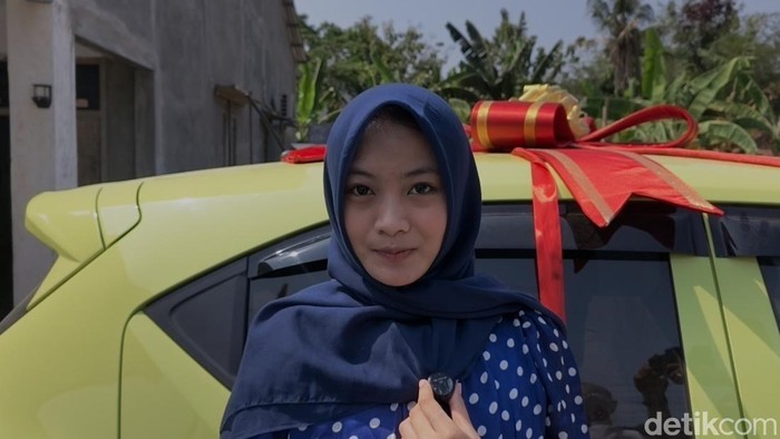 Laella Nur Fadhilah (20) asal Grobogan yang dinikahi dengan mahar ekskavator dan sejumlah kendaraan bernilai total miliaran rupiah, Senin (10/8/2026).