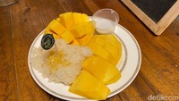 Nyam..., Nyam..., Menyantap Mango Sticky Rice yang Viral Itu di Rumah Asalnya